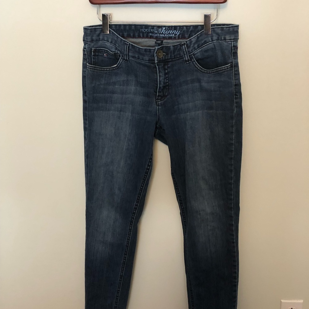 Tommy‎ Hilfiger Modern Skinny Dark Wash Straight Leg Jeans. Size 8 Regular. EUC.